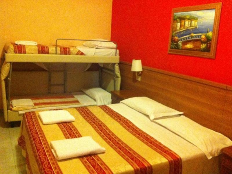 Hoteli Rome Bagian luar foto