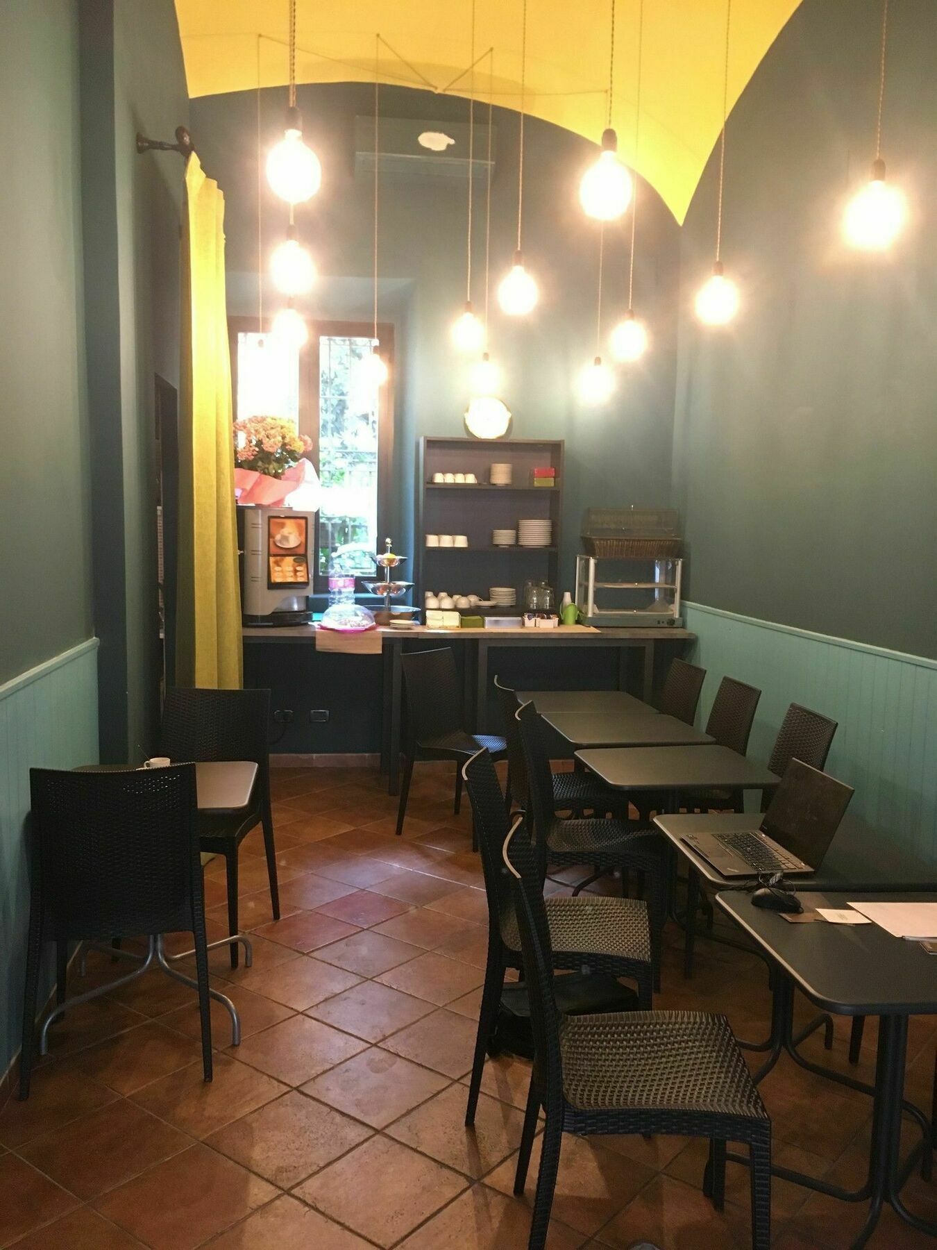 Hoteli Rome Bagian luar foto