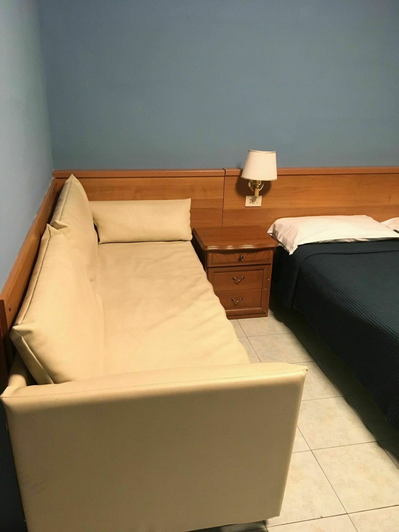 Hoteli Rome Bagian luar foto